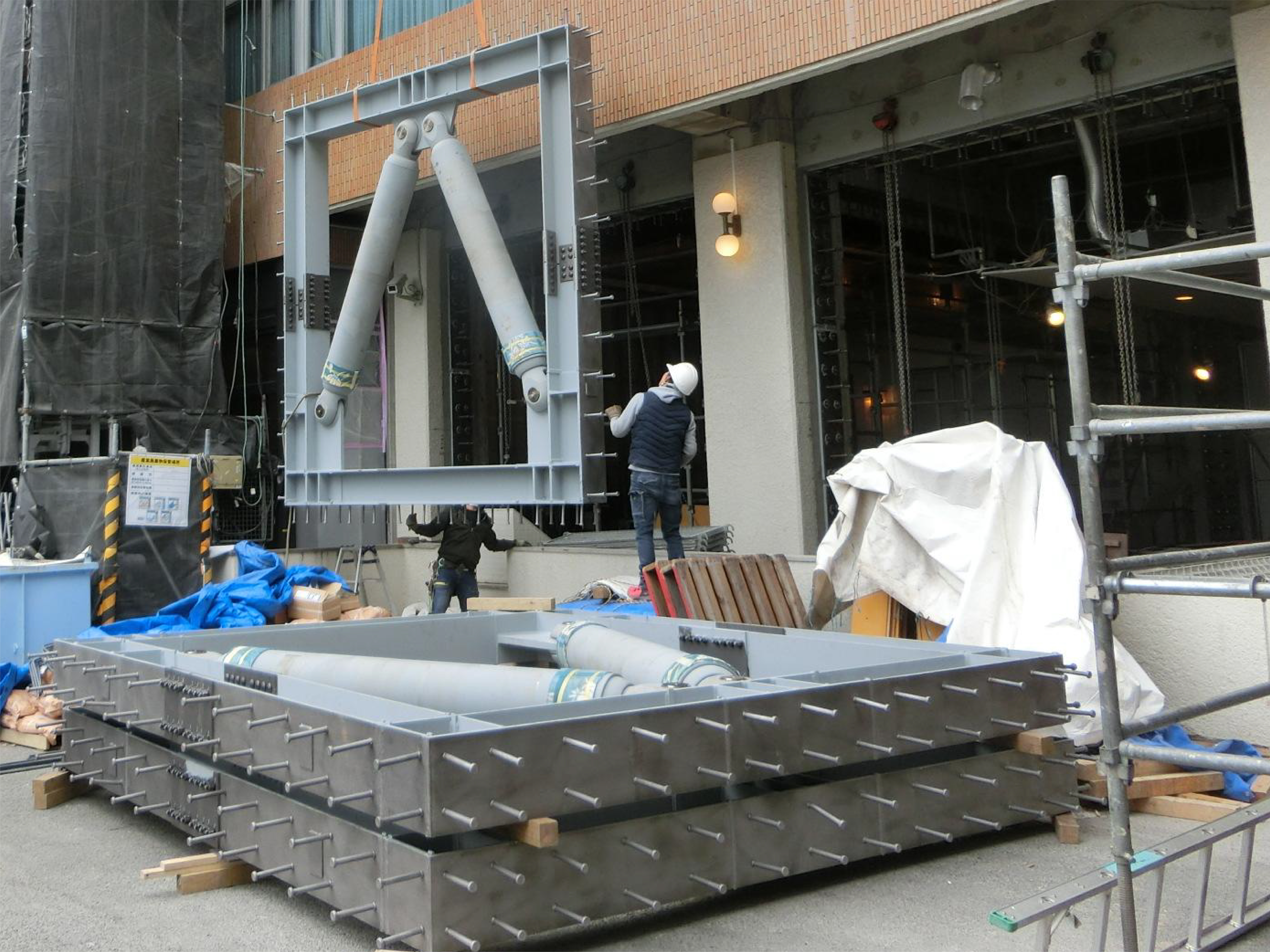 建築耐震ブレース設置工事